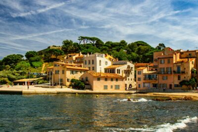 migliori destinazioni estate 2024 - saint tropez dall'alto