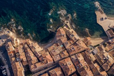 migliori destinazioni estate 2024 - saint tropez dall'alto
