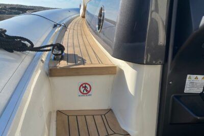 2 cabin 4 guest inflatable boat in Mare adriatico, Italy - boat image 16