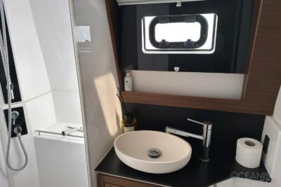 3 cabin sailing boat - boat image 15