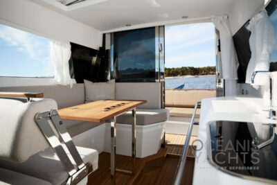 10.95m Delta Powerboats 33 Coupé yacht - photo 14