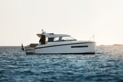 10.95m Delta Powerboats 33 Coupé yacht - photo 4