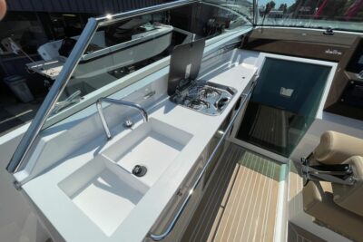 10.95m Delta Powerboats 33 Open yacht - photo 4