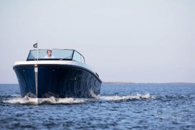 2 cabin 4 guest motor boat in Italy - boat image 6