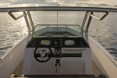 8.05m Delta Powerboats T26 yacht - photo 14