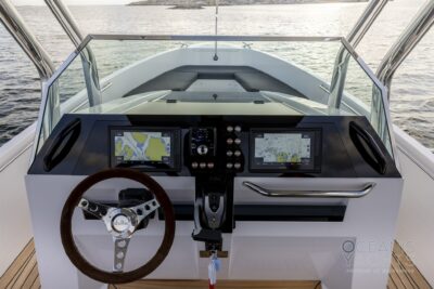 1 cabin 2 guest motor boat in Liguria, Italy - boat image 6