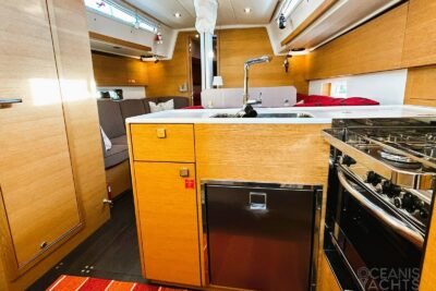 3 cabin sailing boat - boat image 15