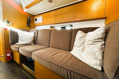 Elan Line E5 in Liguria, Italy - boat image 20