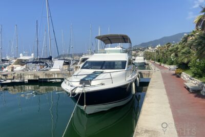 Used Fairline Squadron 42 2011 for sale - image 2