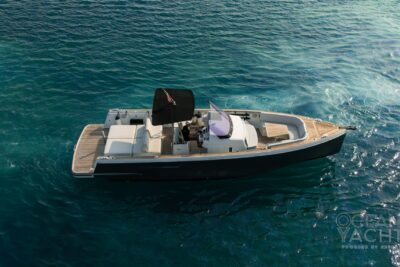 1 cabin 2 guest motor boat in Italy - boat image 6