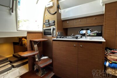 1 cabin 2 guest motor boat in Liguria, Italy - boat image 16