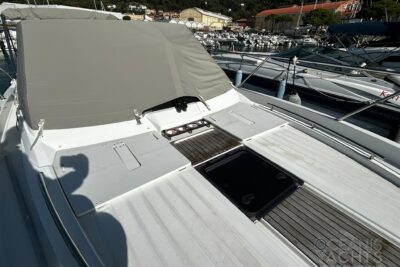 9.34m Jeanneau Cap Camarat 10.5 Wa yacht - photo 4