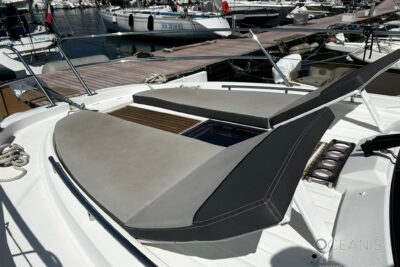 9.34m Jeanneau Cap Camarat 10.5 Wa yacht - photo 4
