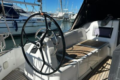 11.99m Jeanneau Sun Odyssey 410 yacht - photo 4