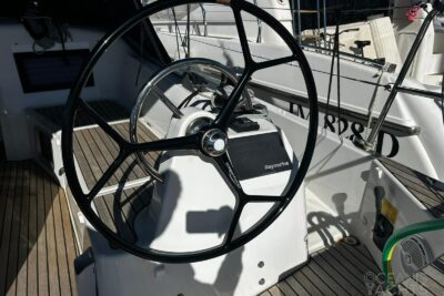 2 cabin sailing boat - boat image 5