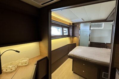 Sailing boat by Lagoon model 52 Fly - photo 18