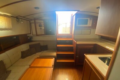 13.09m Grand Banks Eastbay 43 yacht - photo 4