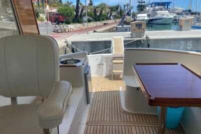 Catamaran by Grand Banks model Eastbay 43 - photo 8