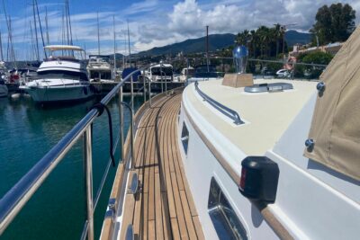 Grand Banks Eastbay 43 in Sanremo (France) - boat image 10