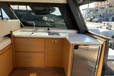 3 cabin motor boat - boat image 15