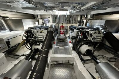 3 cabin motor boat - boat image 25