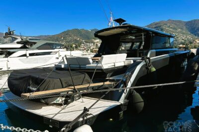 3 cabin motor boat - boat image 5