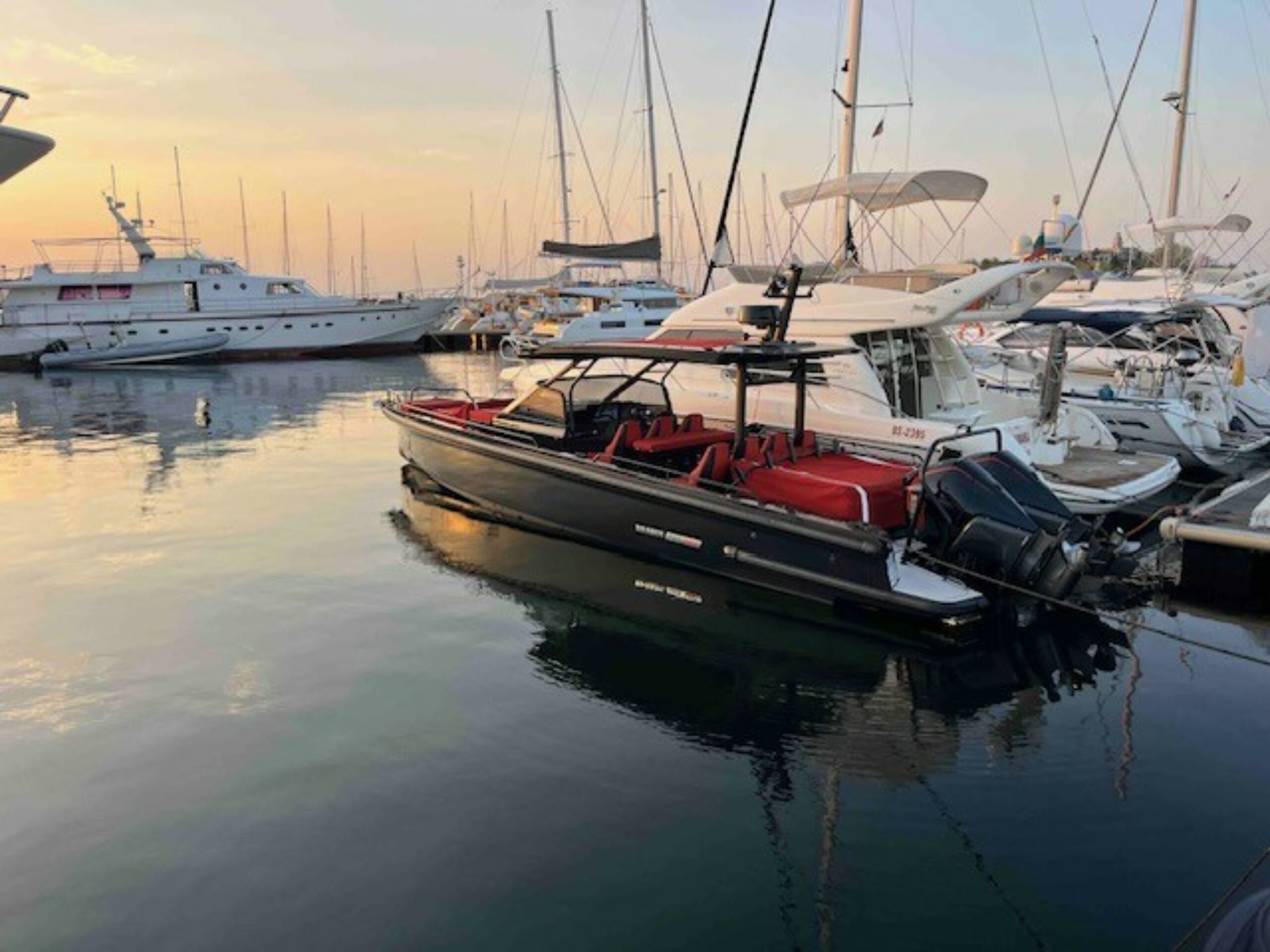Axopar Brabus 900 St – Barca A Motore – 2 cabine (2024)