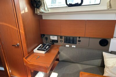Sailing boat by Beneteau model Oceanis 38 - photo 8