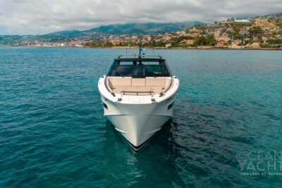 2 cabin 4 guest motor boat in Cap D'ail (France) - boat image 6
