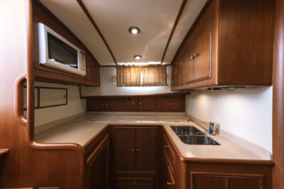 13.09m Grand Banks Eastbay 43 yacht - photo 14