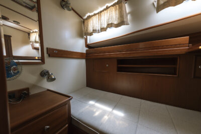 2 cabin 0 guest motor boat in Sanremo (Italy) - boat image 16