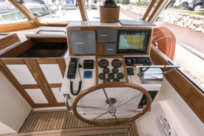 2 cabin 0 guest motor boat in Sanremo (Italy) - boat image 6