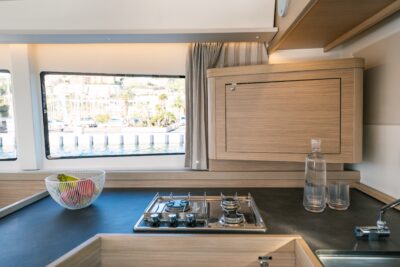 12.79m Lagoon 42 yacht - photo 4