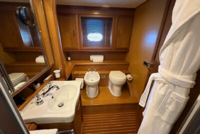 Used Mochi Craft Dolphin 74 2006 for sale - image 12