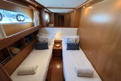 4 cabin 0 guest motor boat in Port Vauban Antibes (Italy) - boat image 16