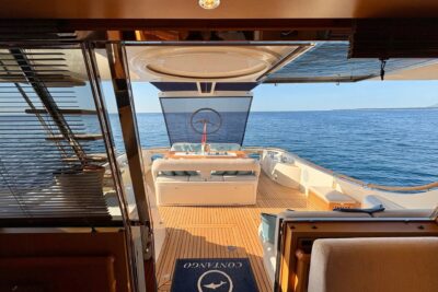 4 cabin 0 guest motor boat in Port Vauban Antibes (Italy) - boat image 6