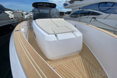 2 cabin 4 guest motor boat in Liguria (Italy) - boat image 16