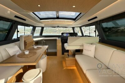 2 cabin 4 guest motor boat in Bandol (France) - boat image 6