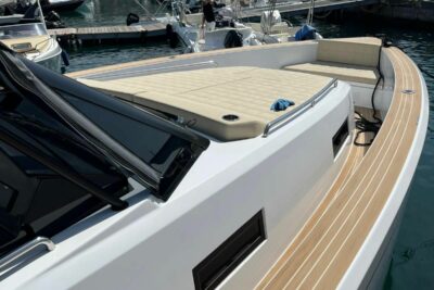 2 cabin 0 guest motor boat in Liguria (Italy) - boat image 6