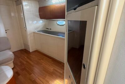 Barca a motore 3 cabine - immagine 15