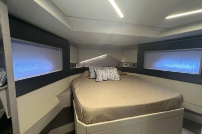 3 cabin motor boat - boat image 15