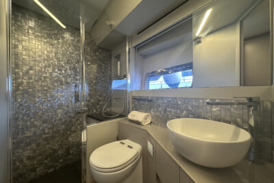 3 cabin 0 guest motor boat in Liguria (Italy) - boat image 16