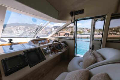3 cabin 0 guest motor boat in Sanremo (Italy) - boat image 6