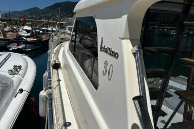 2 cabin 0 guest motor boat in Liguria (Italy) - boat image 6