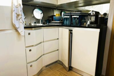 3 cabin 0 guest motor boat in Liguria (Italy) - boat image 36