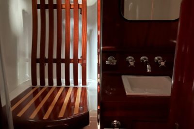 2 cabin 0 guest motor boat in France - boat image 16